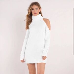 Tobi comfy cold shoulder turtleneck relaxed fit sweater dress. Size M